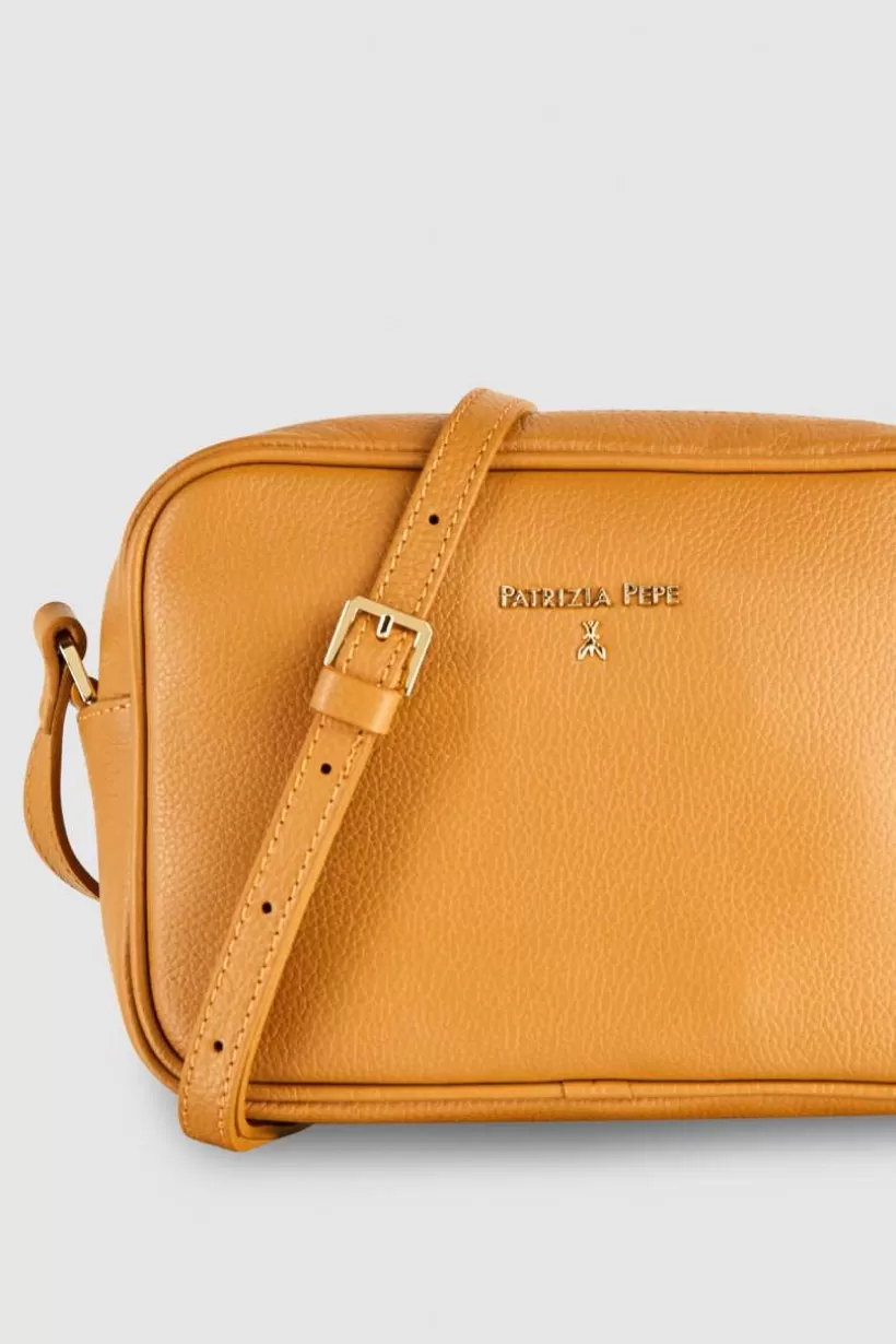 Fly skórzana torba typu Camera bag z wewnętrzną kieszenią^Patrizia Pepe Fashion