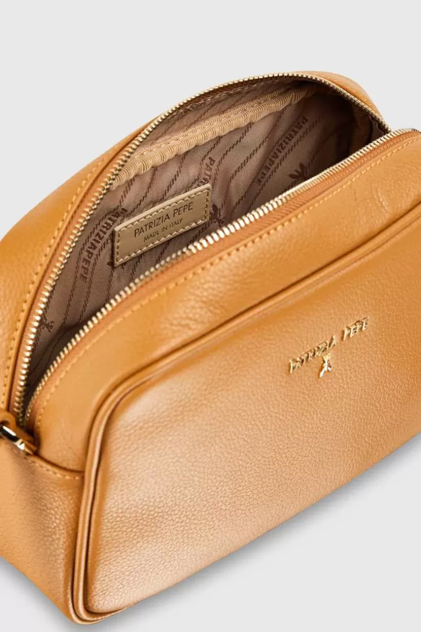 Fly skórzana torba typu Camera bag z wewnętrzną kieszenią^Patrizia Pepe Fashion